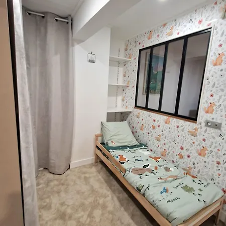 Steps From Montmartre Charming & Spacious 2-3 * Paris