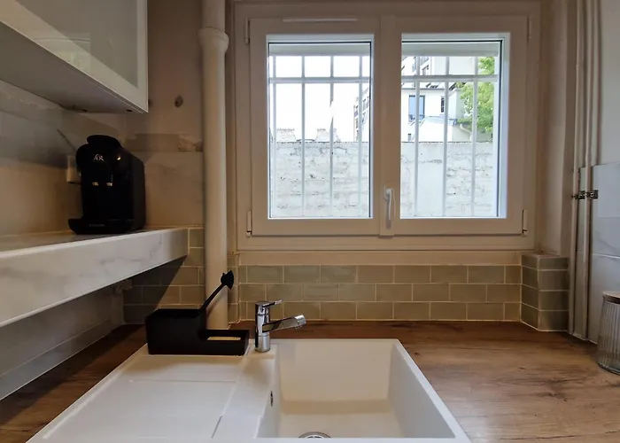 Steps From Montmartre Charming & Spacious 2-3 Apartamento Paris