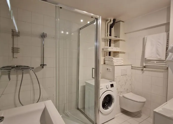 Steps From Montmartre Charming & Spacious 2-3